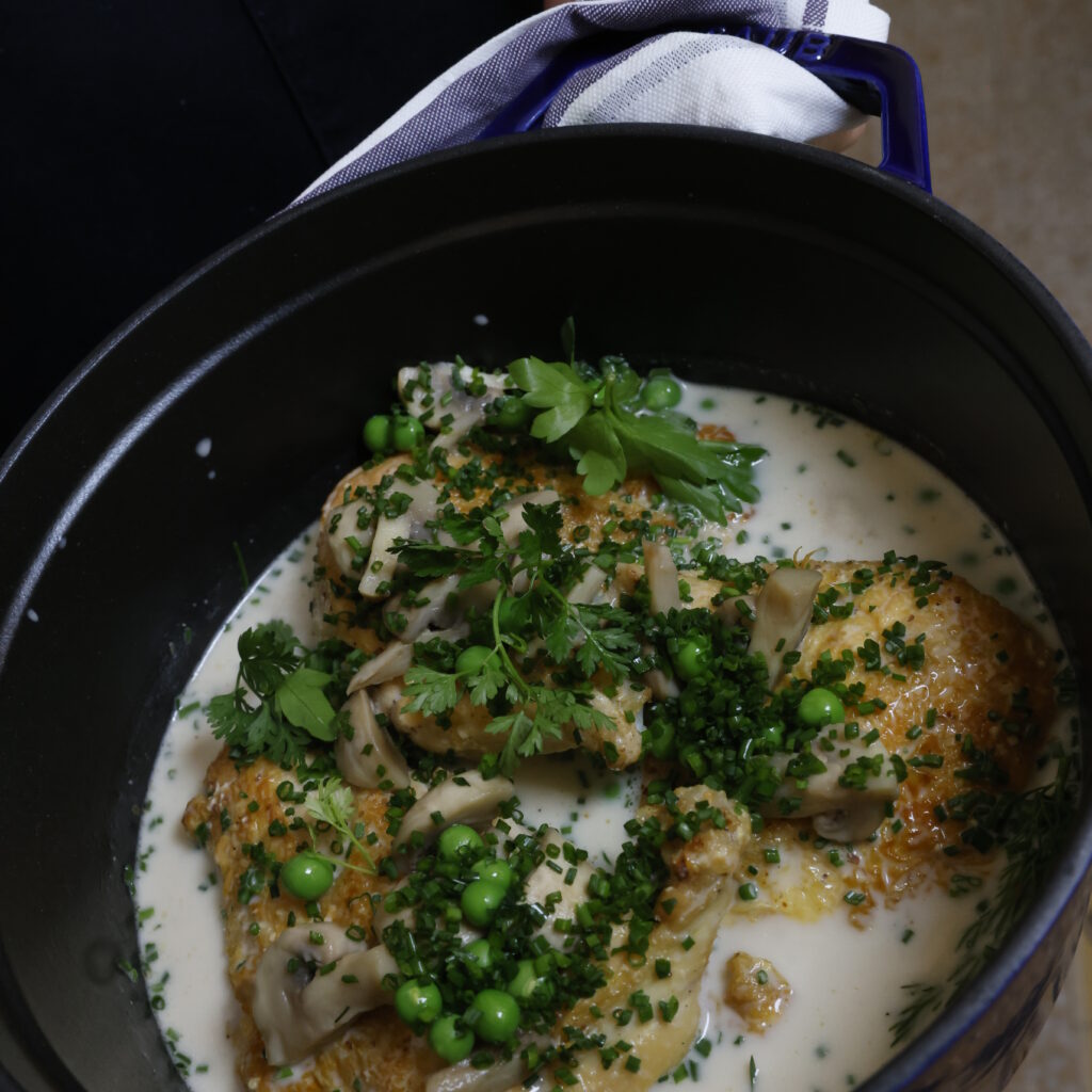 Suprême de volaille, champignons petits pois © MR