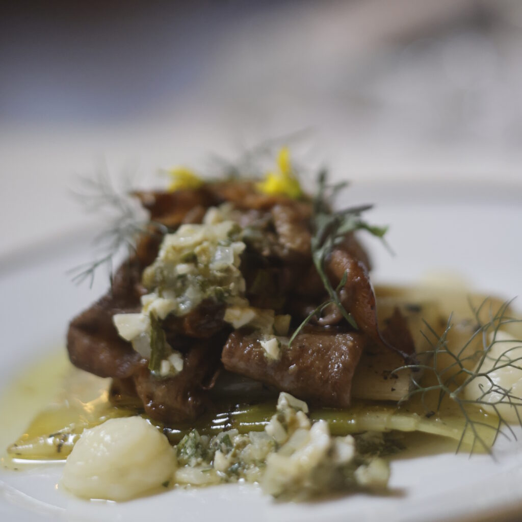 Langue de boeuf, poireaux, gribiche © MR