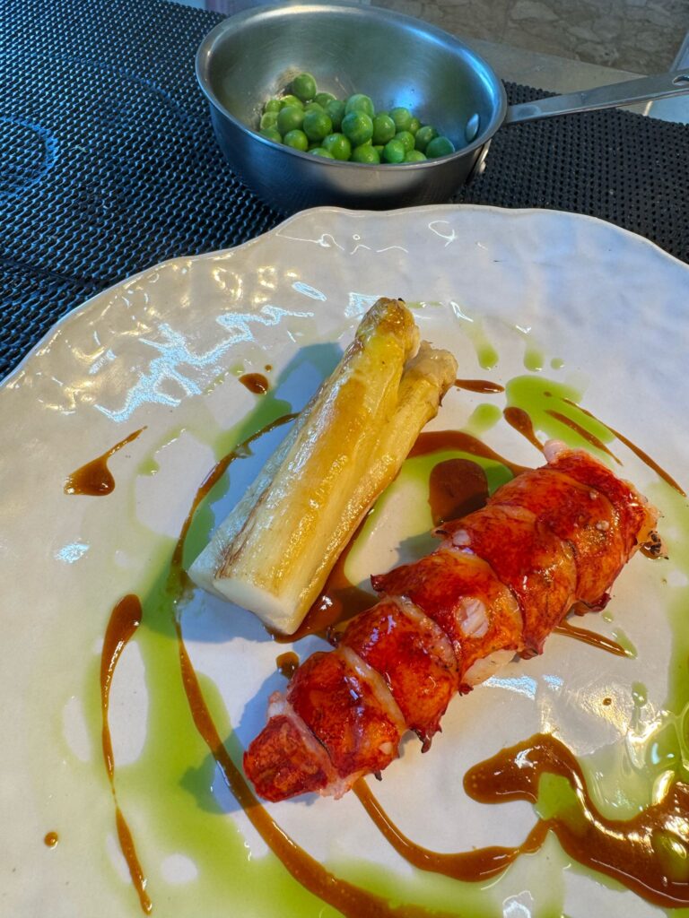 Homard confit aux asperges © PA