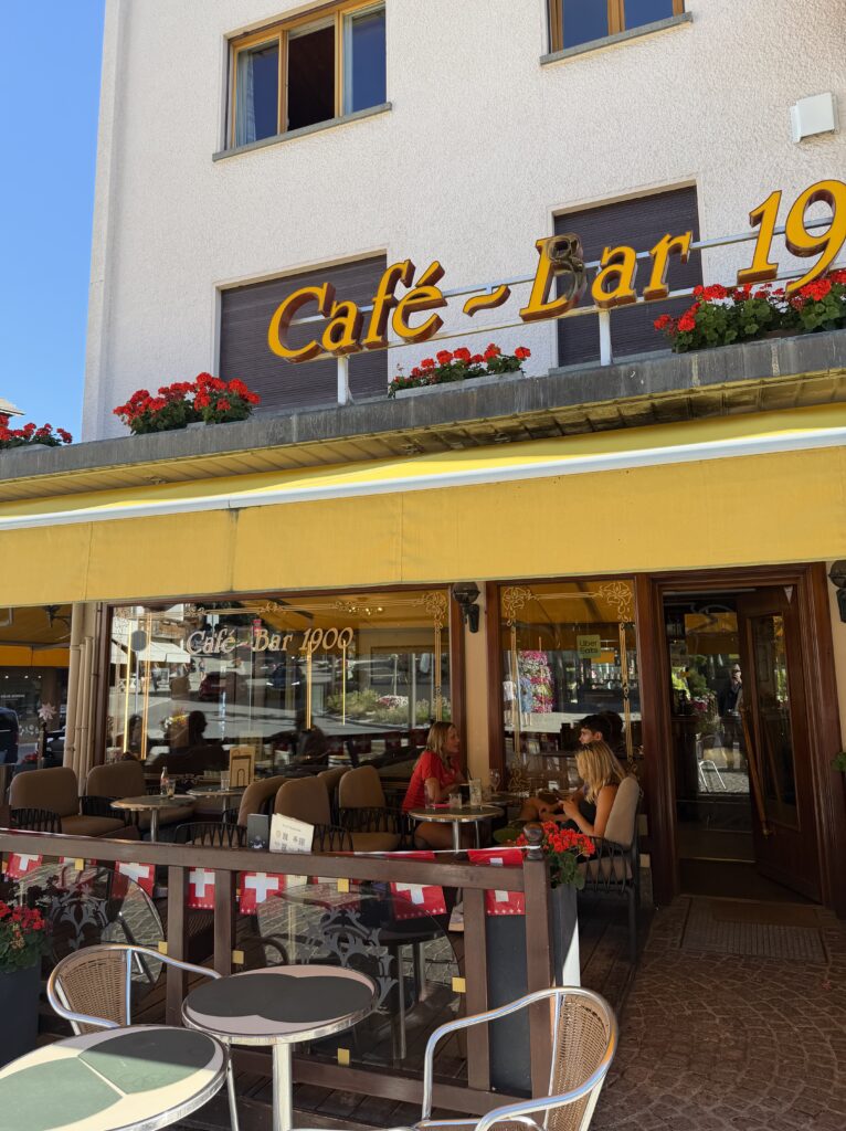 Crans-Montana : le Café-Bar 1900, le petit théâtre de la station