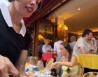 Paris 6e : le Relais de l’Entrecôte, carnassiers en file indienne